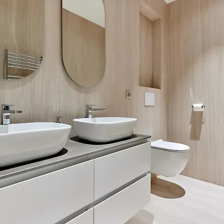 Center Of By Prestige Apartment *