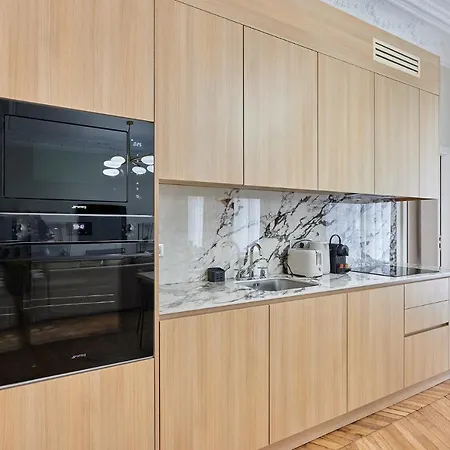 Center Of By Prestige Apartment *