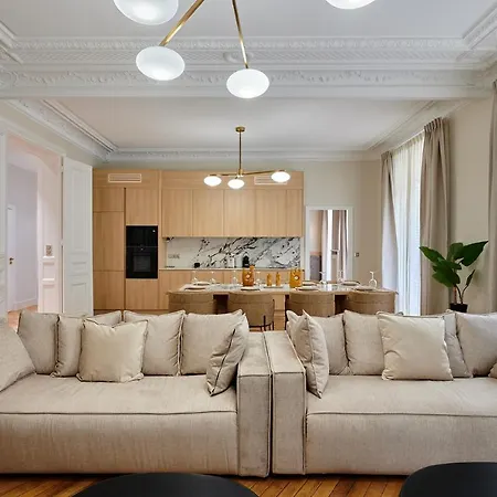 Apartment Center Of By Prestige Paris